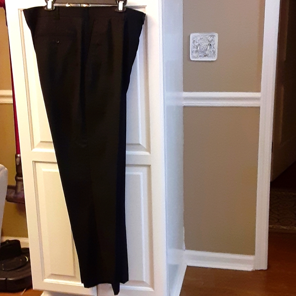 Circola Moda Italian Microtech Deluxe black flat front dress pants 40X32…New